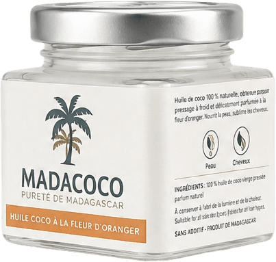 Bocal Madacoco vu de trois quarts : verre carré, couvercle à vis métallique, étiquette crème au palmier vert et or, bandeau orange « huile coco à la fleur d’oranger », et au dos les usages et la liste d’ingrédients.