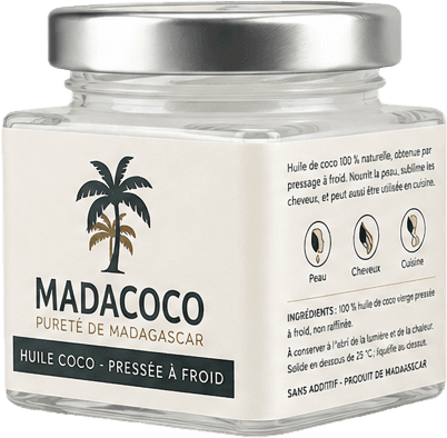 Bocal Madacoco vu de trois quarts : verre carré, couvercle à vis métallique, étiquette crème au palmier vert et or, bandeau « huile coco, pressée à froid », et au dos les usages et la liste d’ingrédients.